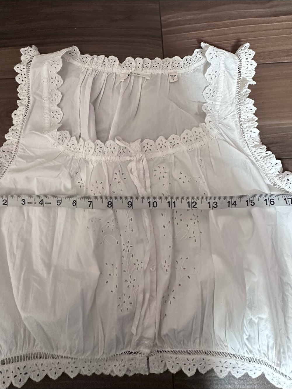 DÔEN
Traveler Embroidered
Crop Top -Salt - Size S - Picture 9 of 11